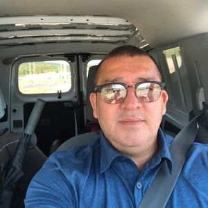 Meet your Posher, Carlos